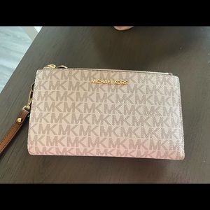 Michael Kors Logo Continental Wallet